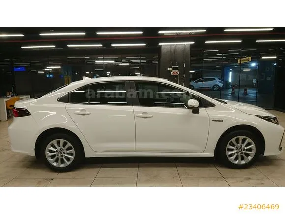 Toyota Corolla 1.8 Hybrid Dream Image 1